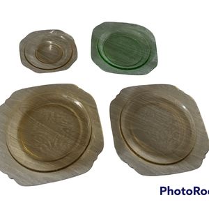 Set of 4 Depression Glass Pieces